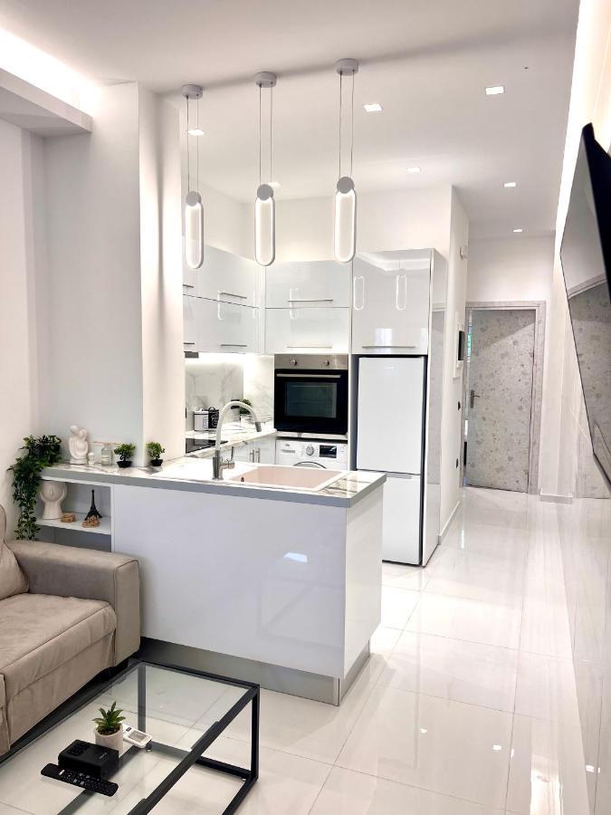 Luxury Black And White Interior Apartments 卡拉马塔 外观 照片