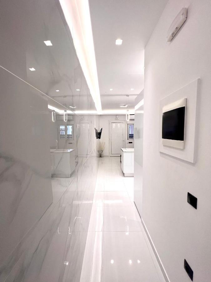 Luxury Black And White Interior Apartments 卡拉马塔 外观 照片